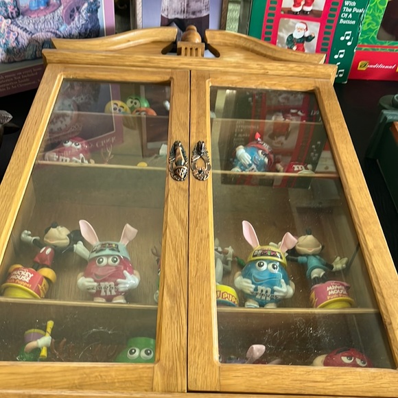 20 Toy M&M Figures with Oak Cabinet - Picture 1 of 6